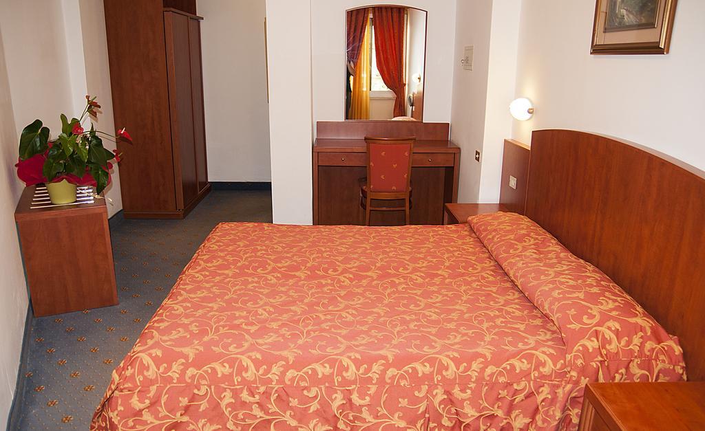 Hotel Garden Limone sul Garda Szoba fotó