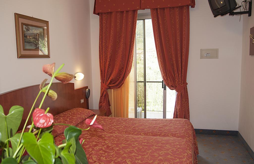 Hotel Garden Limone sul Garda Szoba fotó
