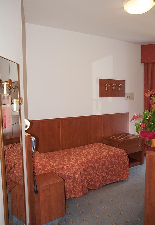 Hotel Garden Limone sul Garda Szoba fotó