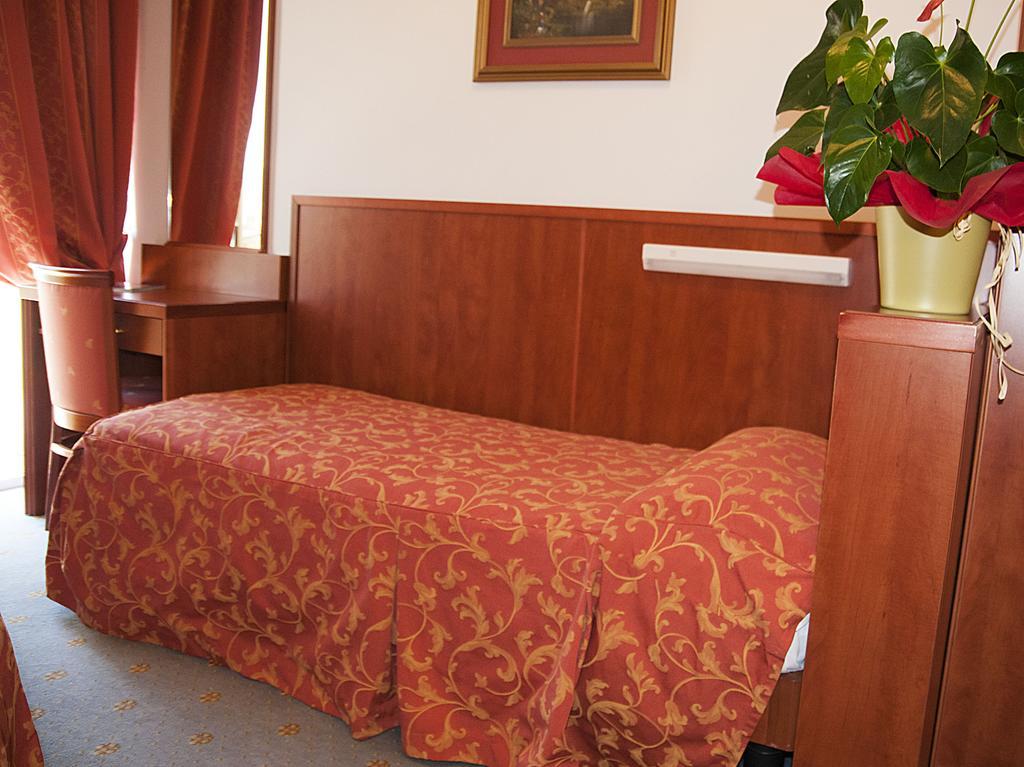 Hotel Garden Limone sul Garda Szoba fotó