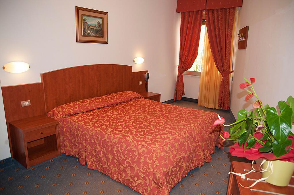 Hotel Garden Limone sul Garda Szoba fotó